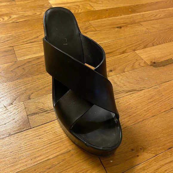 Gucci Cross-Strap Platform Sandals - Picture 2 of 4